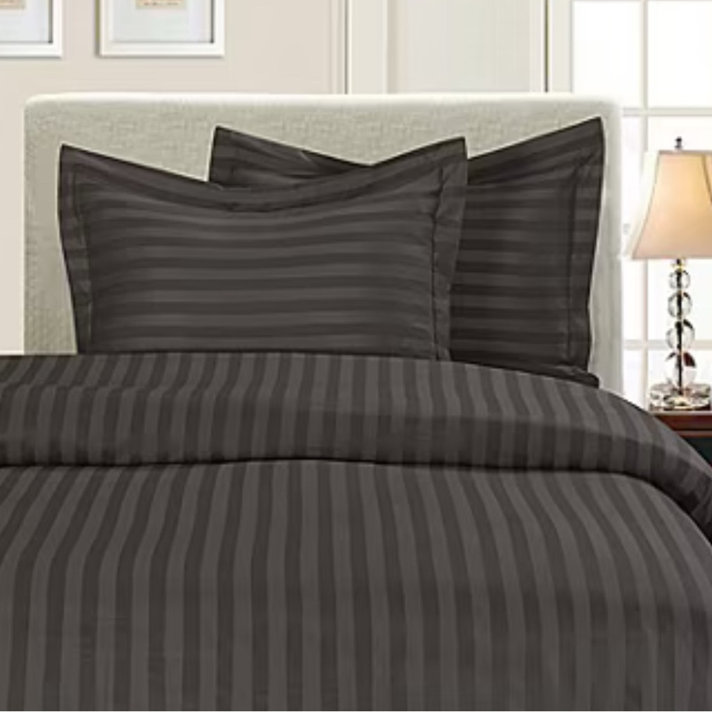 Elegant damask duvet cover